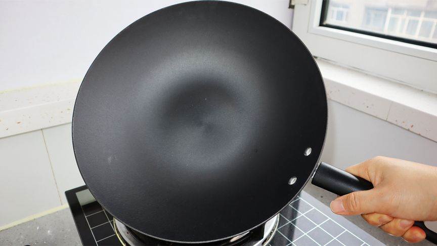 新買的鐵鍋要注意，教你正確開鍋方法，鐵鍋越用越亮不生銹不粘鍋