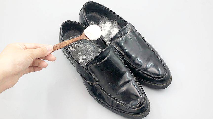 鞋子有汗臭味別洗了，往鞋子里撒一把它，不會有鞋臭