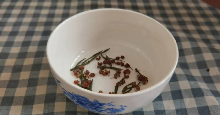 小小的花椒和茶葉放在一塊，竟有如此妙用！搞定很多生活大難題